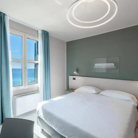 Levi ホテル サンレモ