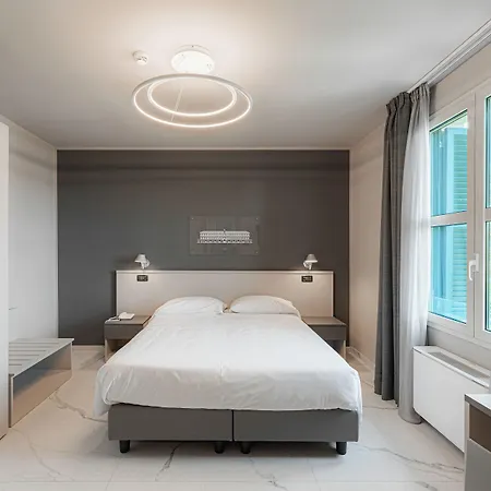 Levi ホテル サンレモ